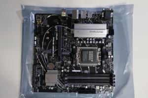CPUクーラー、メモリ、SSD取り付け前