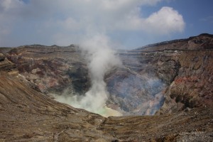 阿蘇山噴火口（１／２）